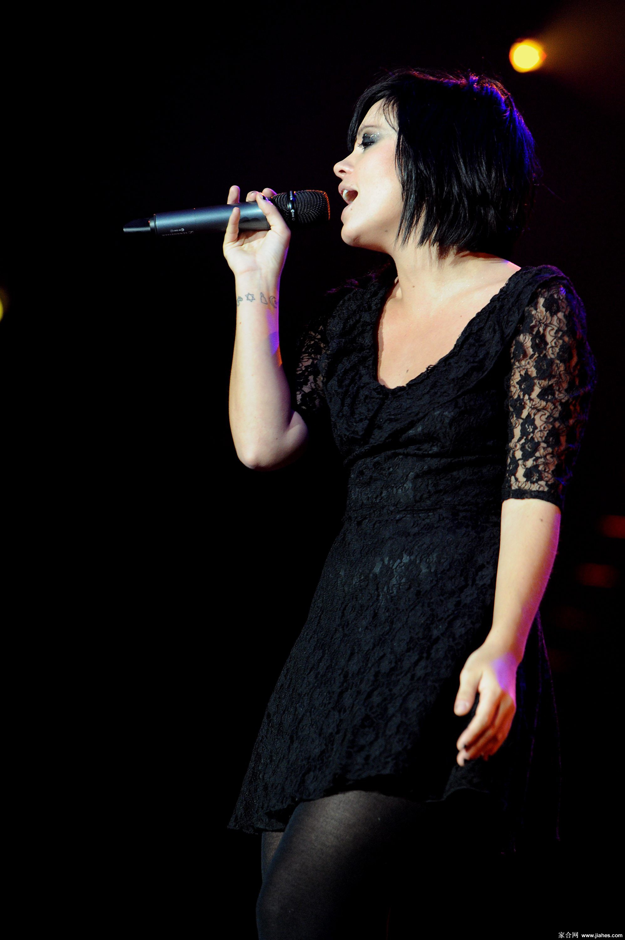 [CELEBRITY NYLON]Lily Allen in nylon stockings,pantyhose,tights 3[6]
