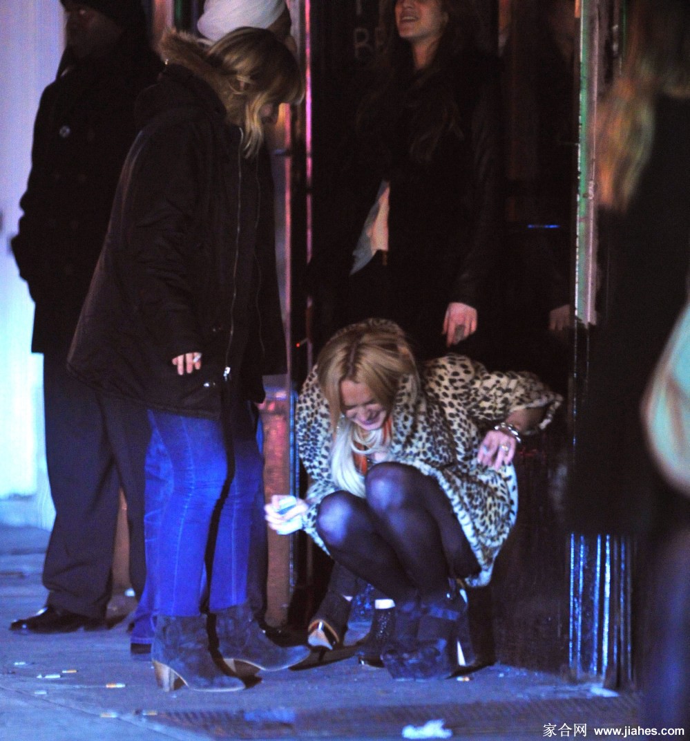 [CELEBRITY NYLON]Lindsay Lohan in nylon stockings,pantyhose,tights 2[9]