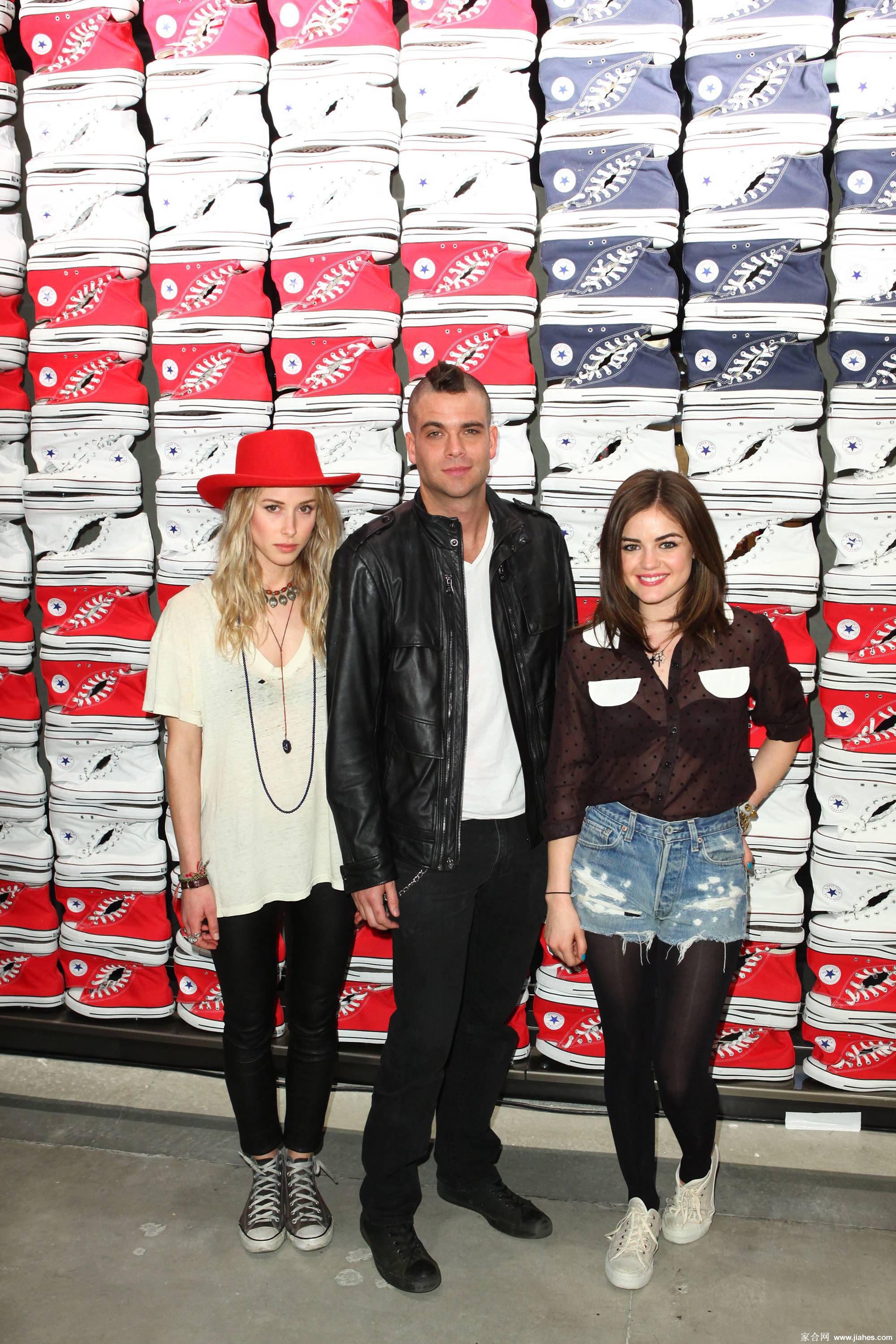 [CELEBRITY NYLON]Lucy Hale in nylon stockings,pantyhose,tights 2[2]
