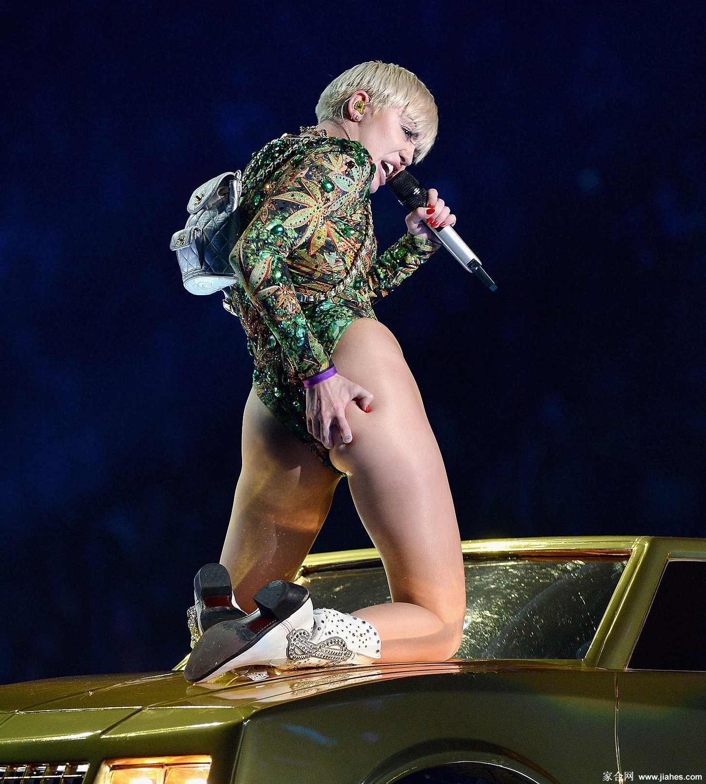 [CELEBRITY NYLON]Miley Cyrus in nylon stockings,pantyhose,tights 2[2]