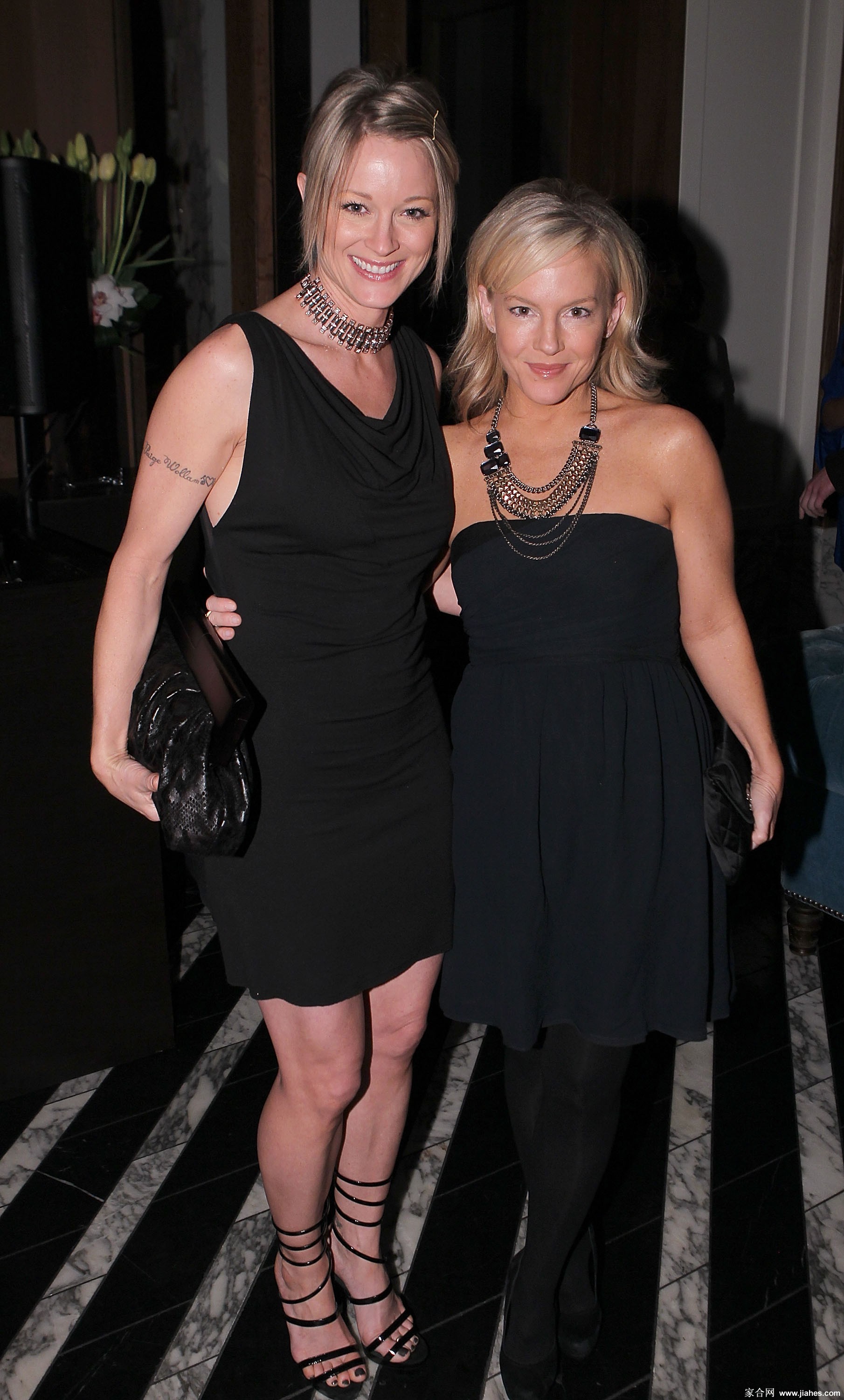 [CELEBRITY HOSIERY]Rachael Harris in nylon stockings,pantyhose,tights[2]