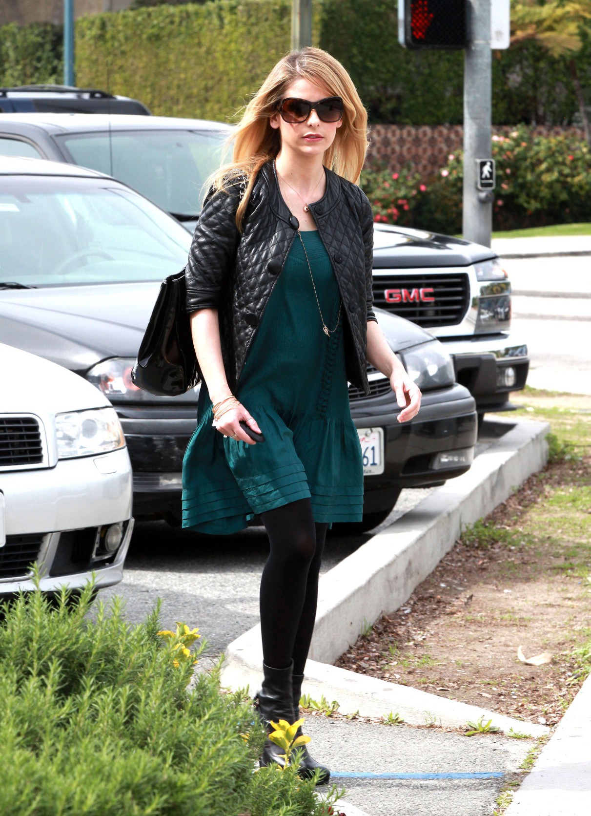 [CELEBRITY PANTYHOSE]Sarah Michelle Gellar in nylon stockings,pantyhose,tights[5]