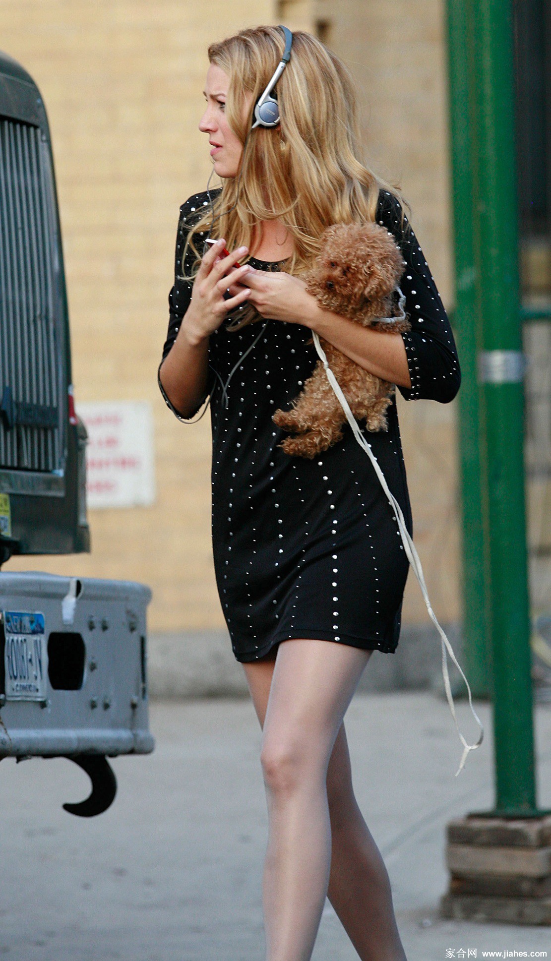 [CELEBRITY HOSIERY]Blake Lively in nylon stockings,pantyhose,tights 5[6]