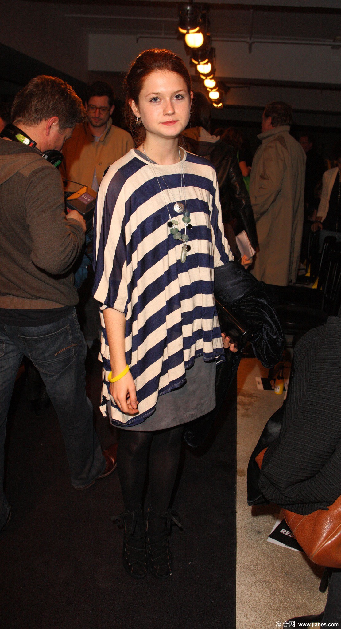 [CELEBRITY PANTYHOSE]Bonnie Wright in nylon stockings,pantyhose,tights[4]