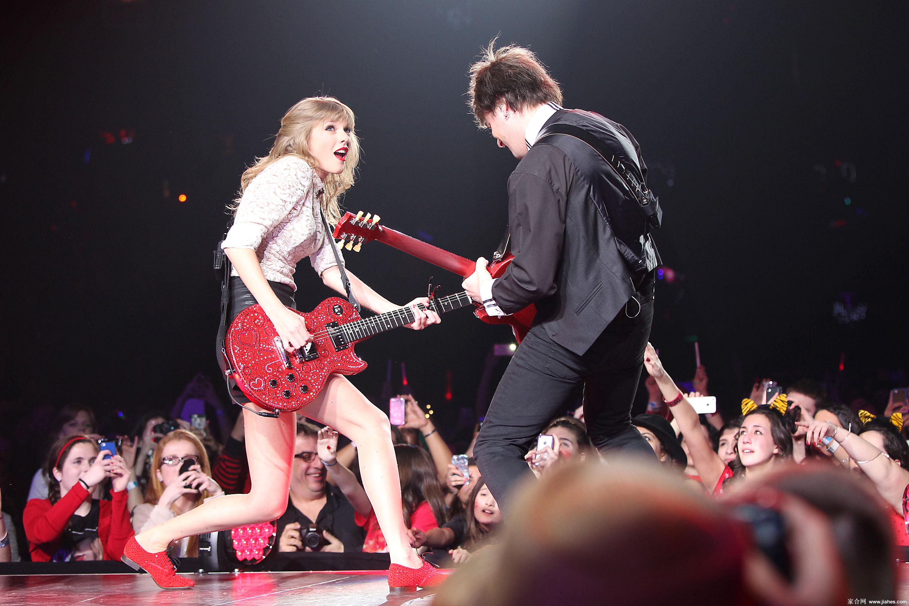 [CELEBRITY HOSIERY]Taylor Swift in nylon stockings,pantyhose,tights 9[7]