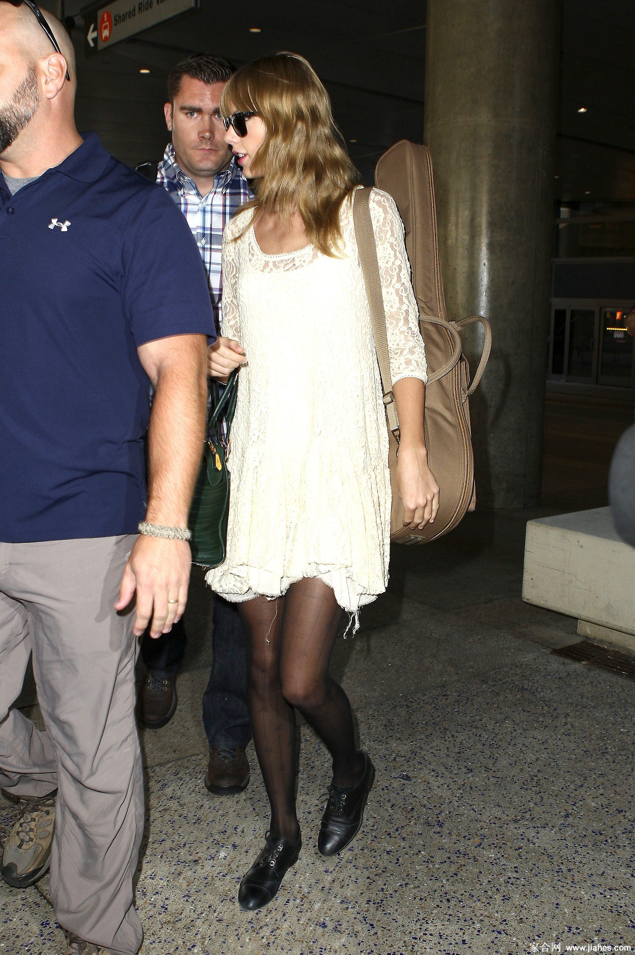 [CELEBRITY PANTYHOSE]Taylor Swift in nylon stockings,pantyhose,tights 11[8]