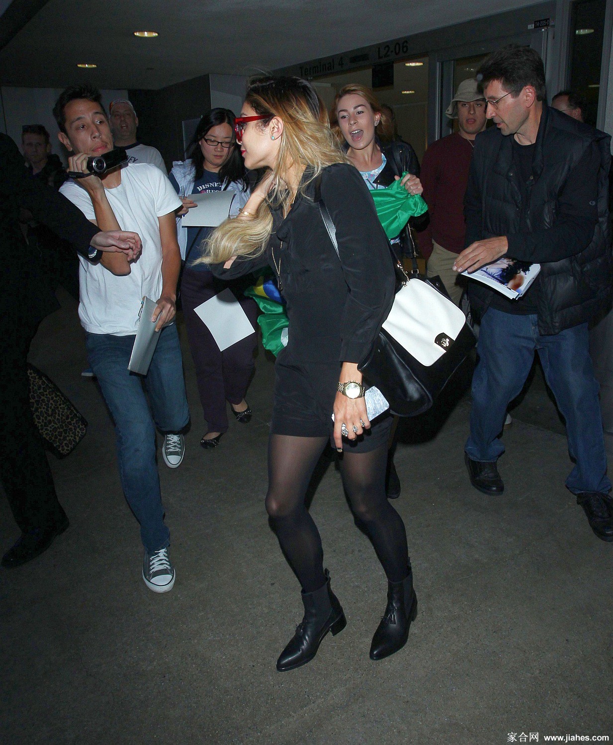 [CELEBRITY NYLON]Vanessa Anne Hudgens in nylon stockings,pantyhose,tights[5]