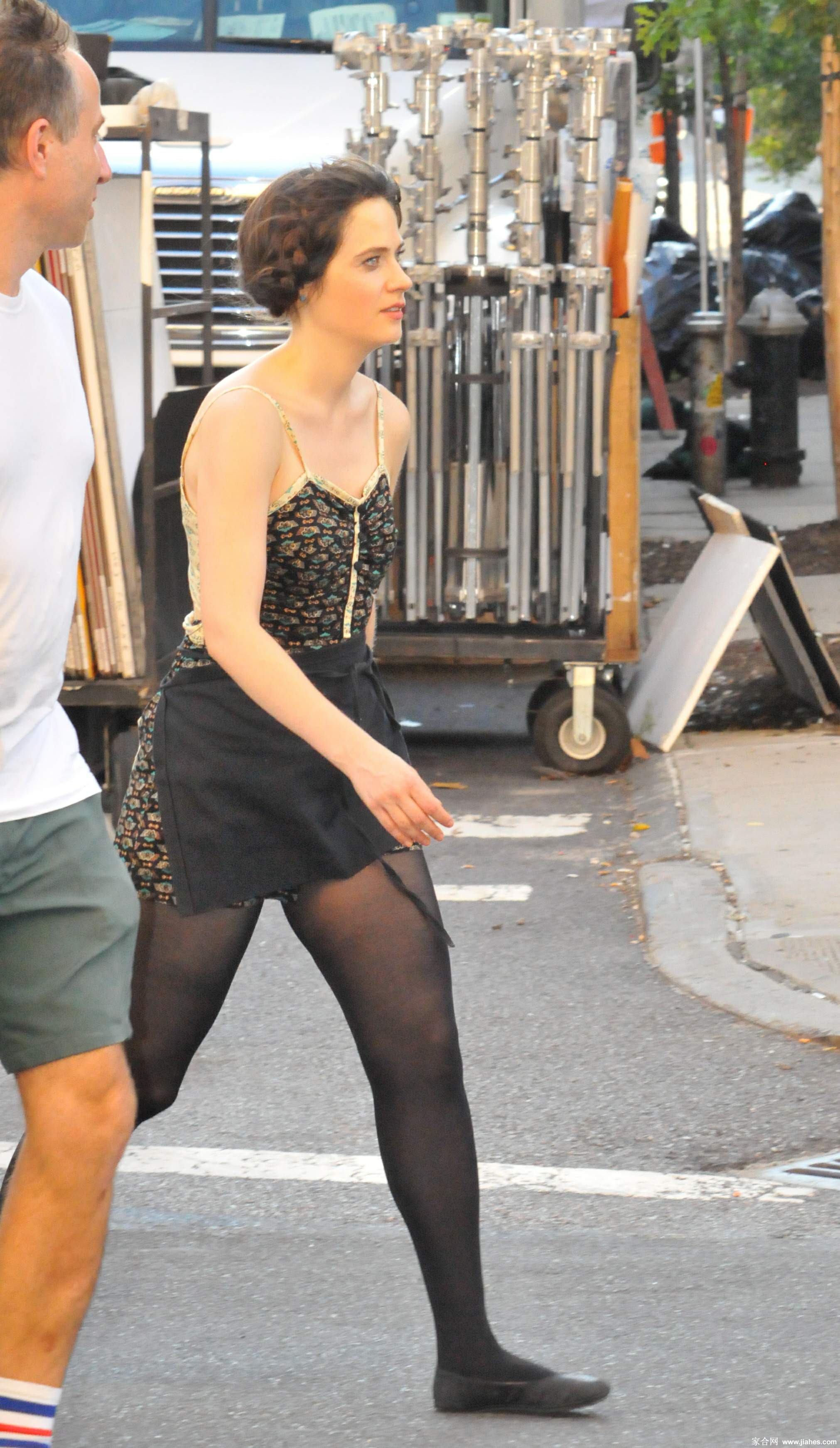 [CELEBRITY HOSIERY]Zooey Deschanel in nylon stockings,pantyhose,tights 9[3]