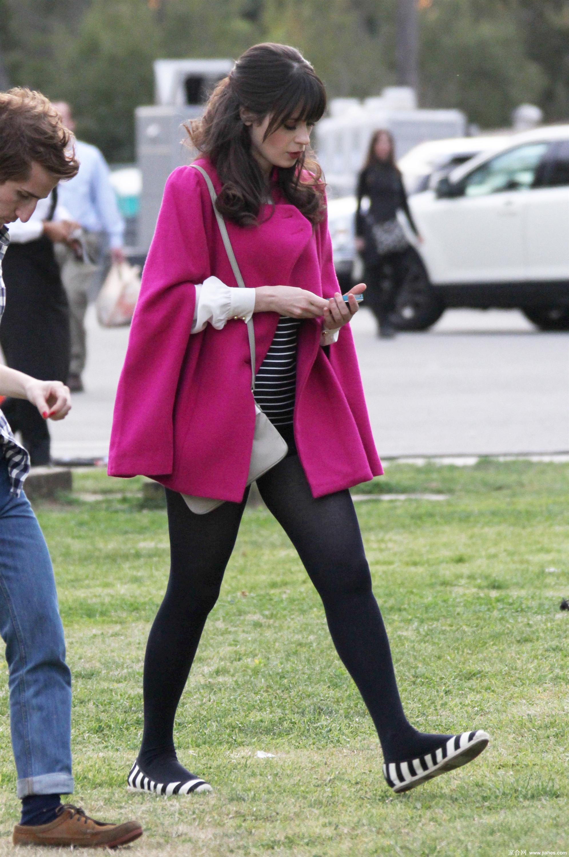 [CELEBRITY PANTYHOSE]Zooey Deschanel in nylon stockings,pantyhose,tights 28[3]