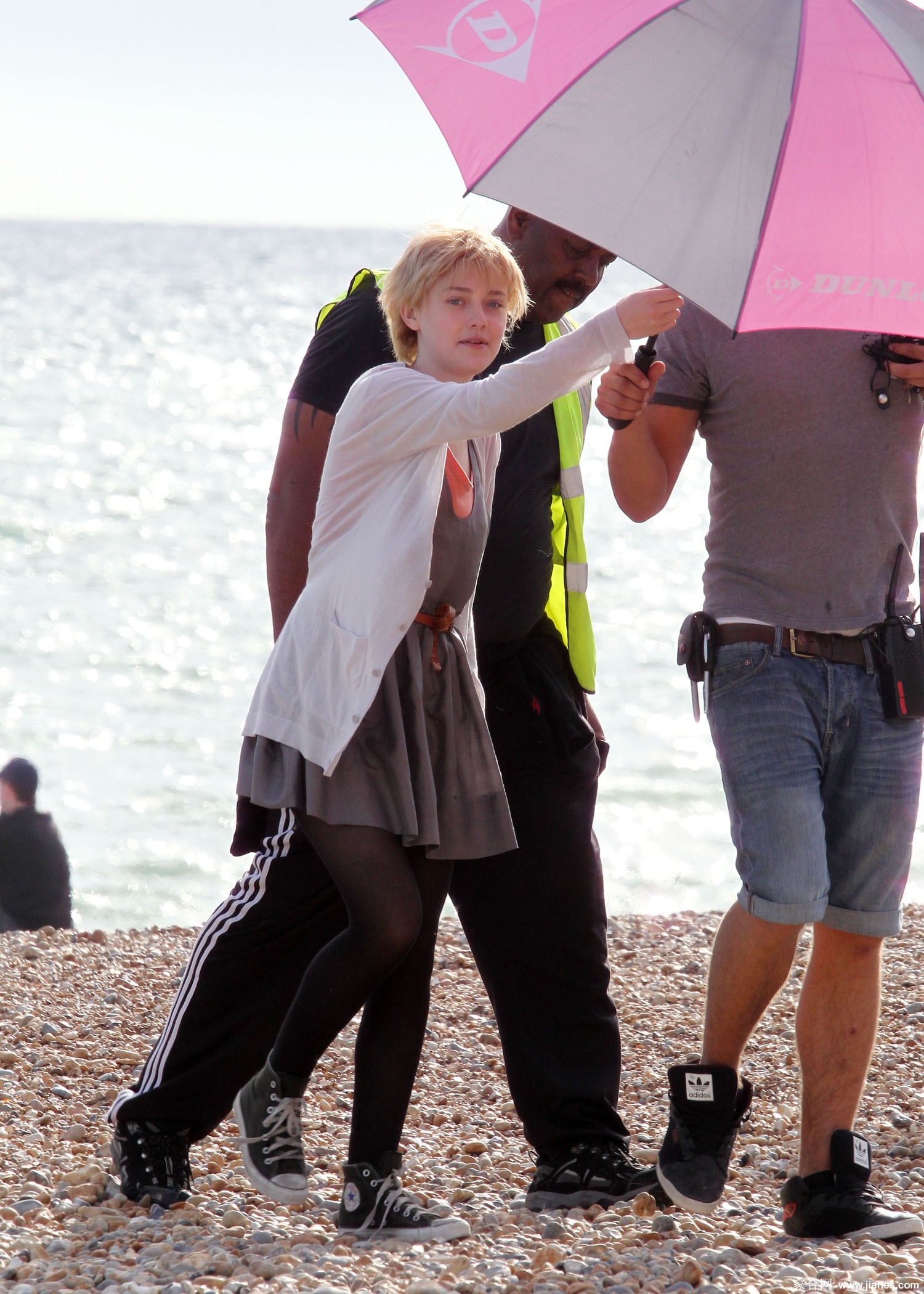[CELEBRITY HOSIERY]Dakota Fanning in nylon stockings,pantyhose,tights[3]