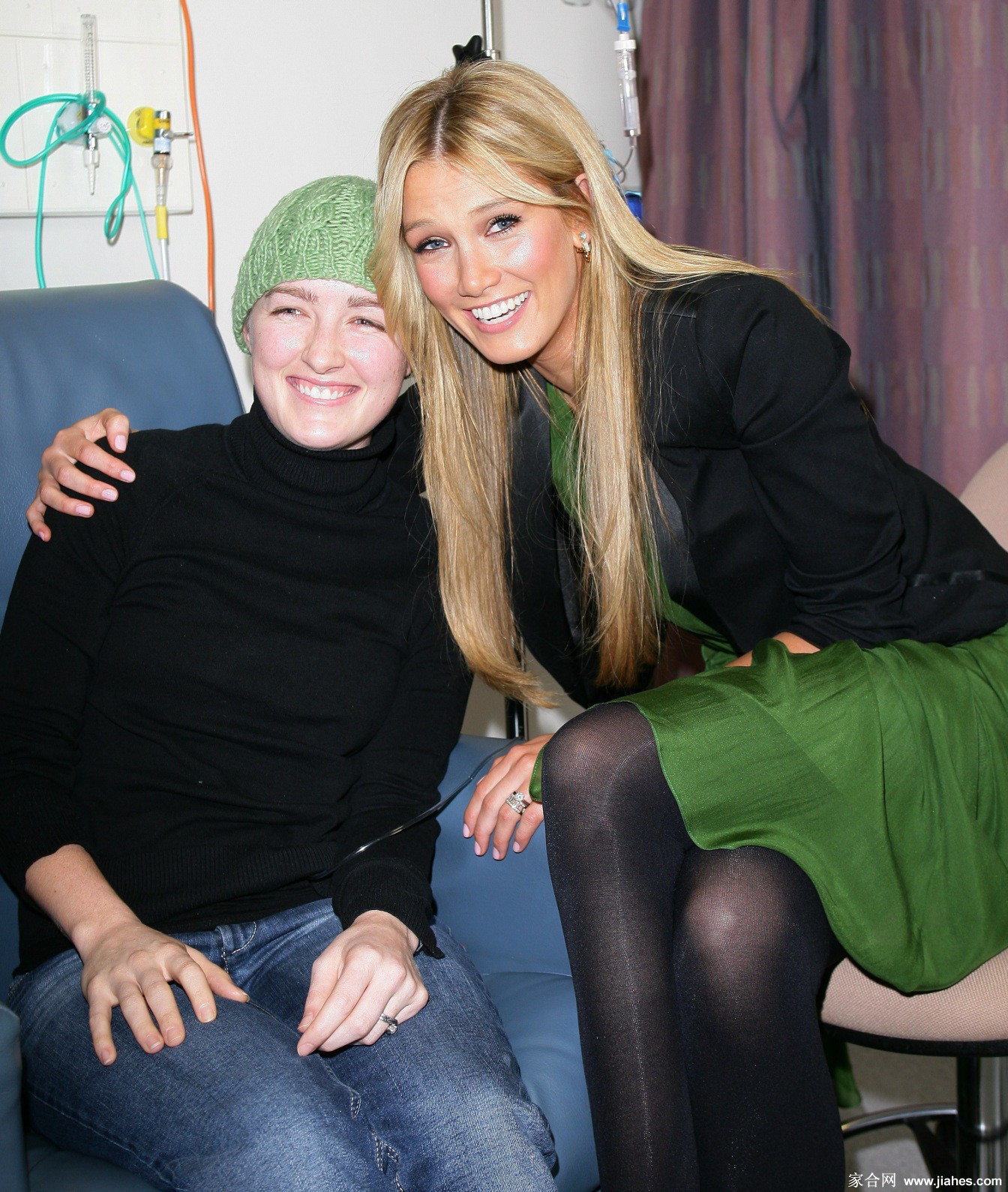 [CELEBRITY NYLON]Delta Goodrem in nylon stockings,pantyhose,tights[9]