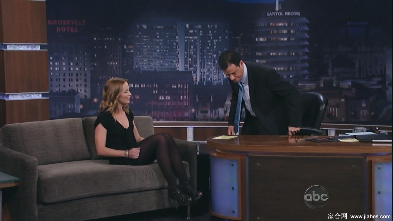[CELEBRITY NYLON]Emily Blunt in nylon stockings,pantyhose,tights 2[5]