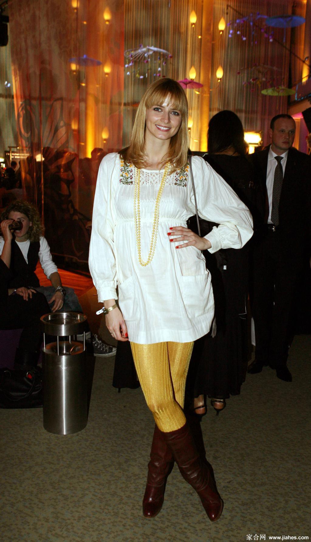 [CELEBRITY NYLON]Eva Padberg in nylon stockings,pantyhose,tights 6[2]
