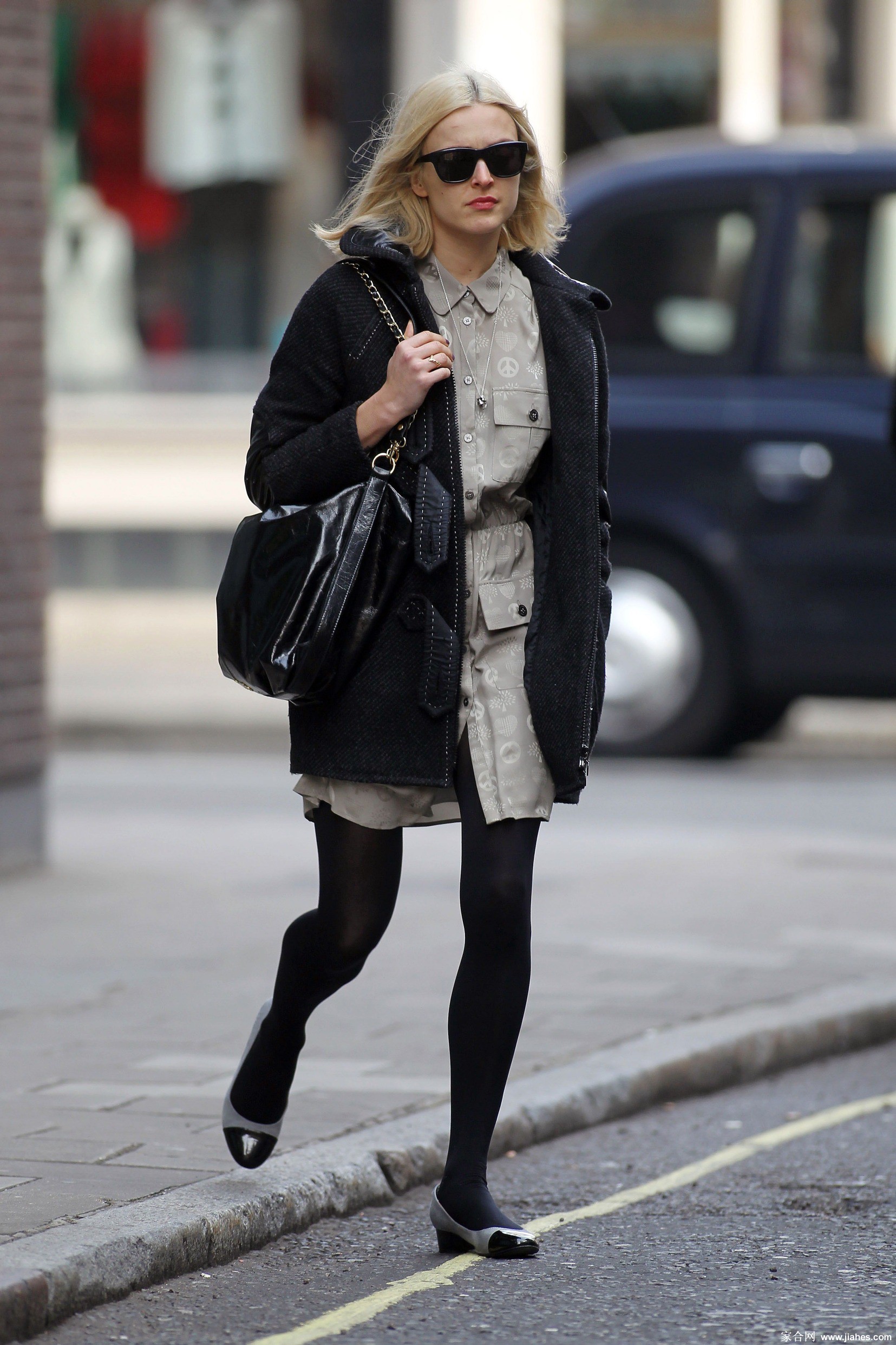 [CELEBRITY PANTYHOSE]Fearne Cotton in nylon stockings,pantyhose,tights 4[5]