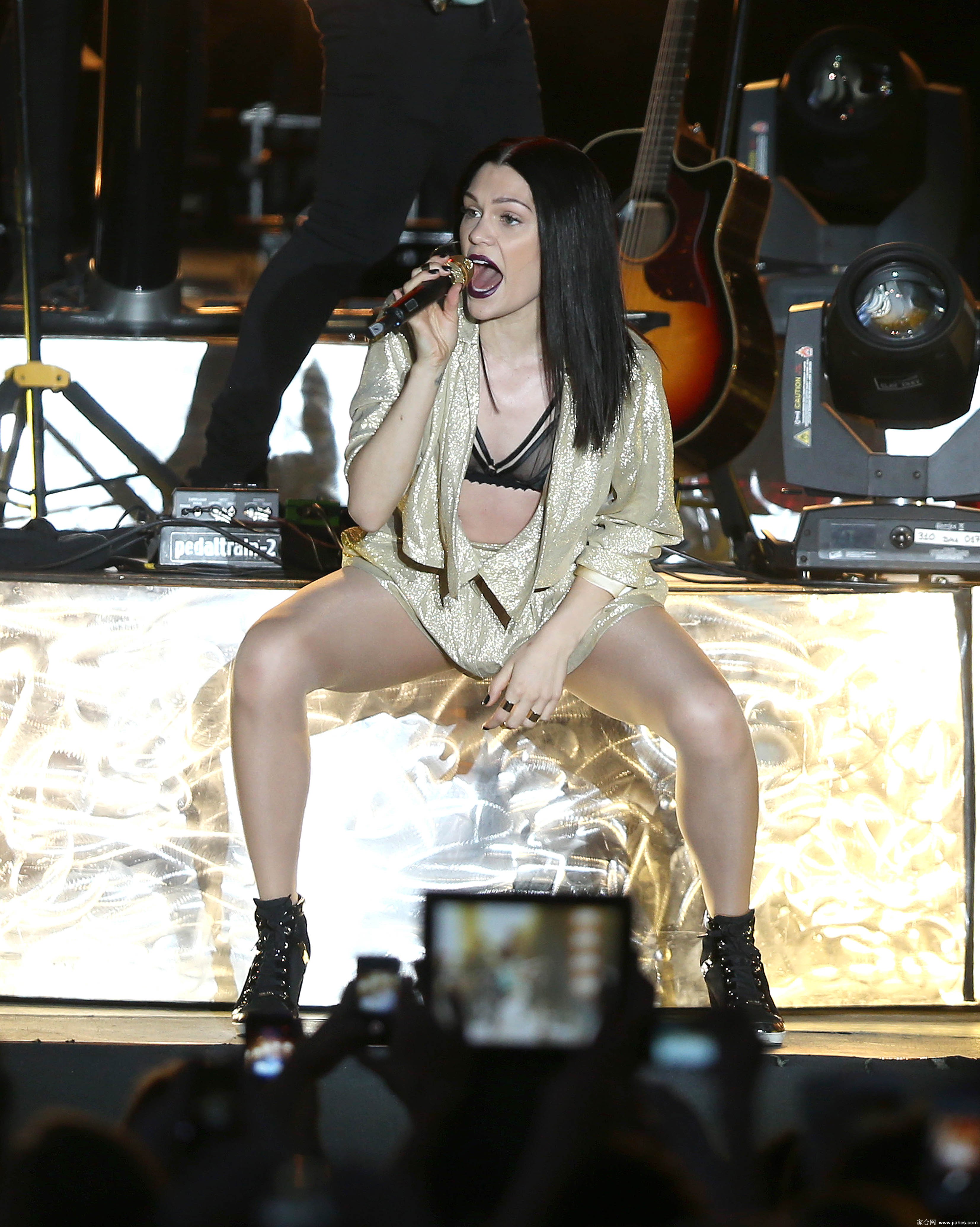 [CELEBRITY NYLON]Jessie J in nylon stockings,pantyhose,tights 3[7]