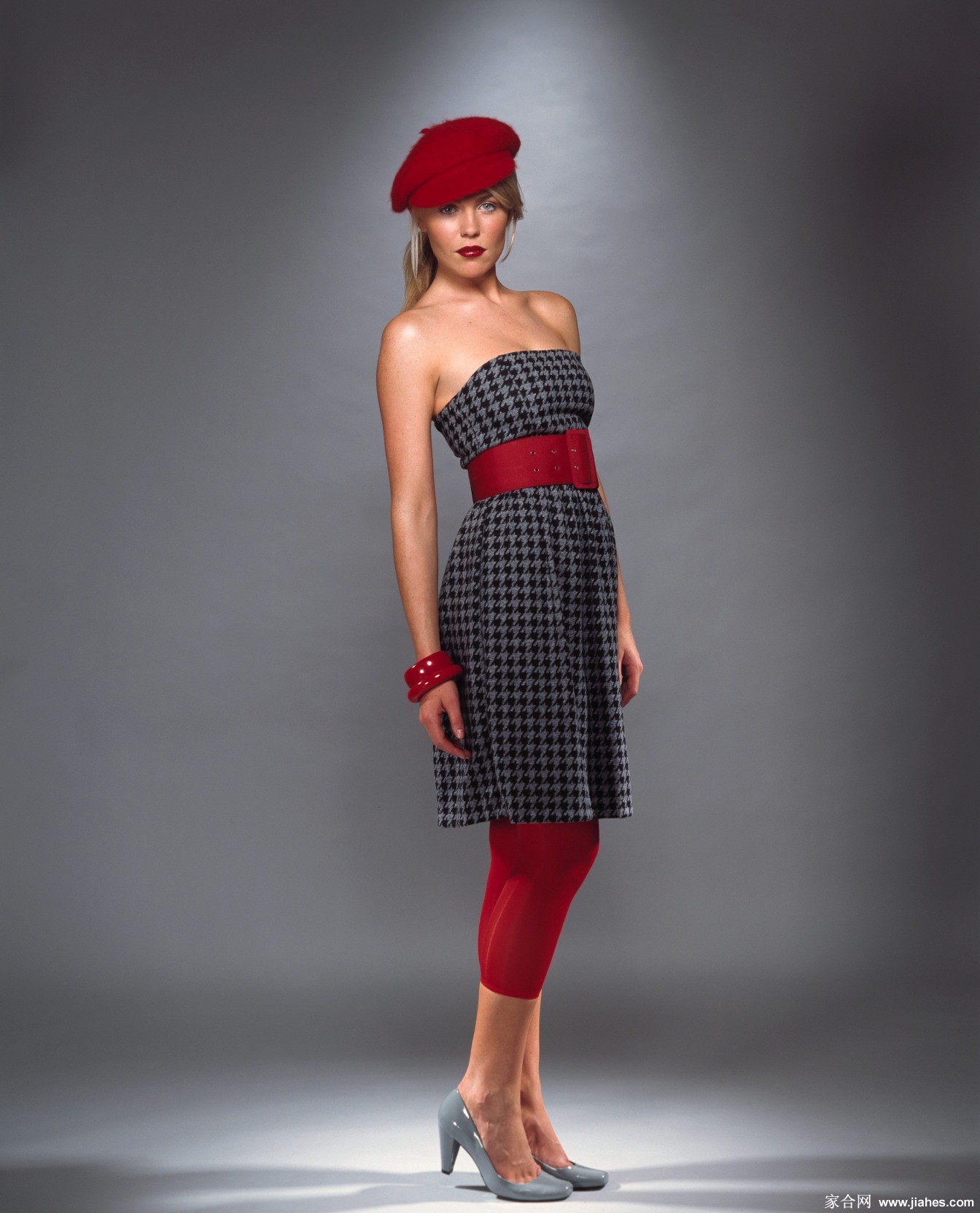 [CELEBRITY NYLON]Abigail Clancy in nylon stockings,pantyhose,tights[3]