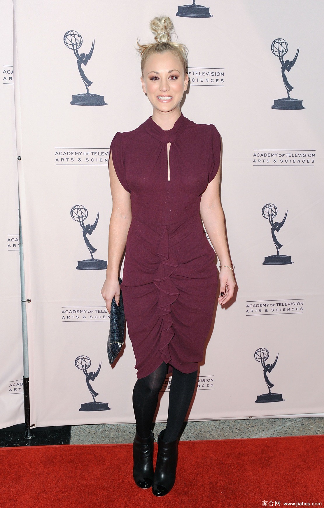 [CELEBRITY HOSIERY]Kaley Cuoco in nylon stockings,pantyhose,tights 2[2]