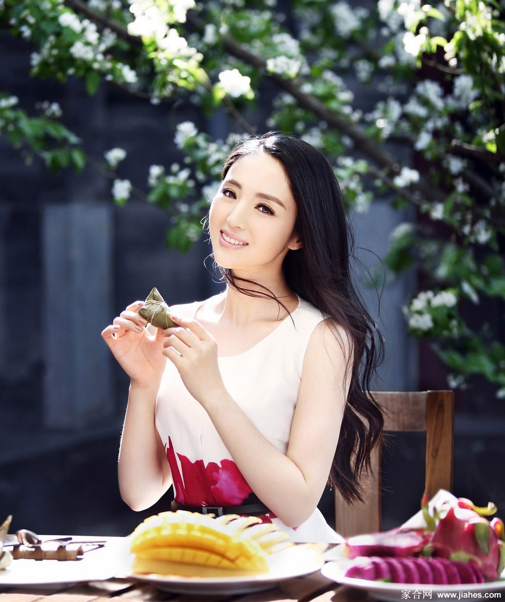 董璇炫美色彩风韵妩媚[4]