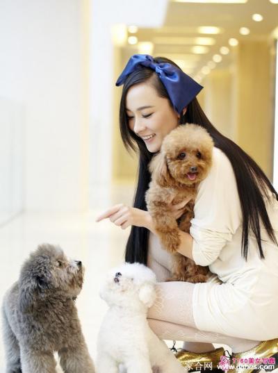完美霍思燕对镜梳妆尽