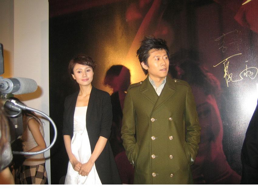 夏雨袁泉甜蜜结婚照及亲密图片