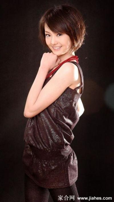 90后女演员郑爽平面写真 演绎小女人风情