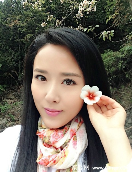 气质美女颜丹晨生活照[16]