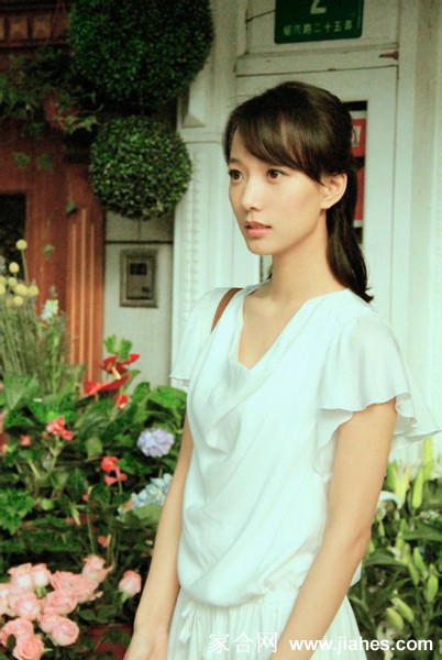王珞丹白衣清纯唯美写真