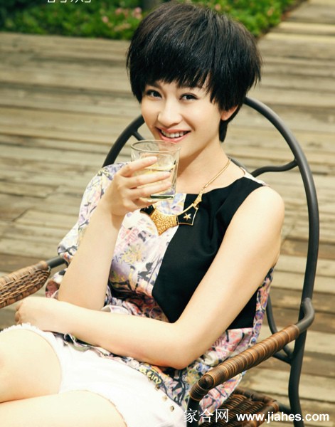 短发女神李小冉 帅气优雅十足[11]
