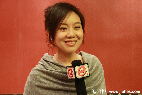 闫妮饰演团长凌凤侠[4]