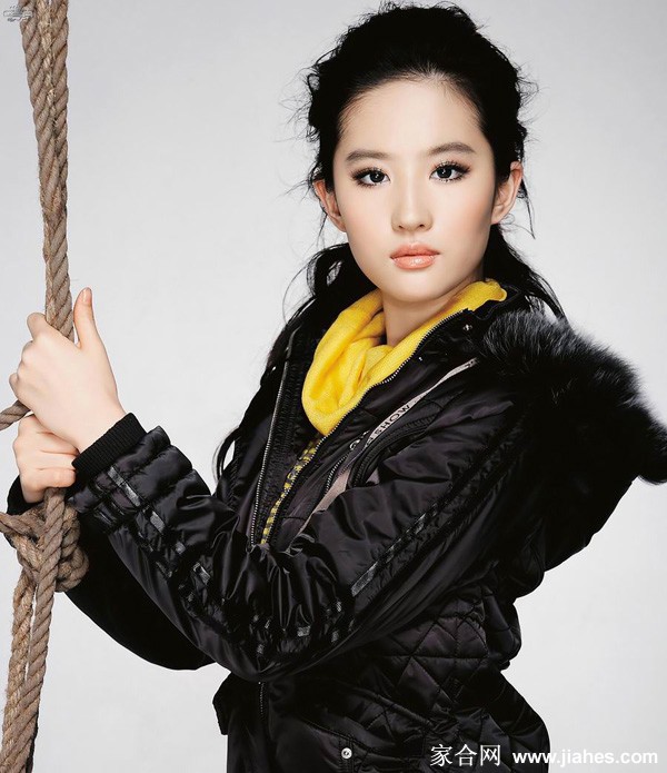 刘亦菲百变魔女尽显妖娆身材