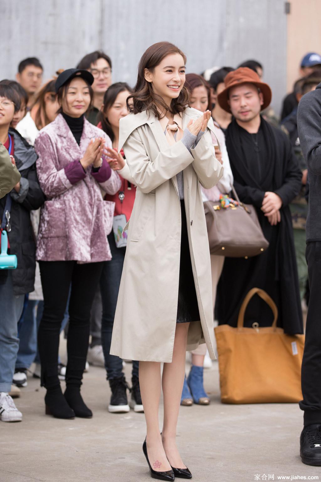 Angelababy杨颖黑丝袜素颜照,超短裙杨颖大白腿图片[6]