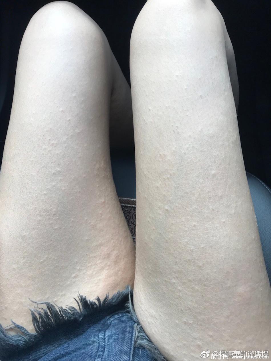 杨谨华短裙美腿现场照[3]