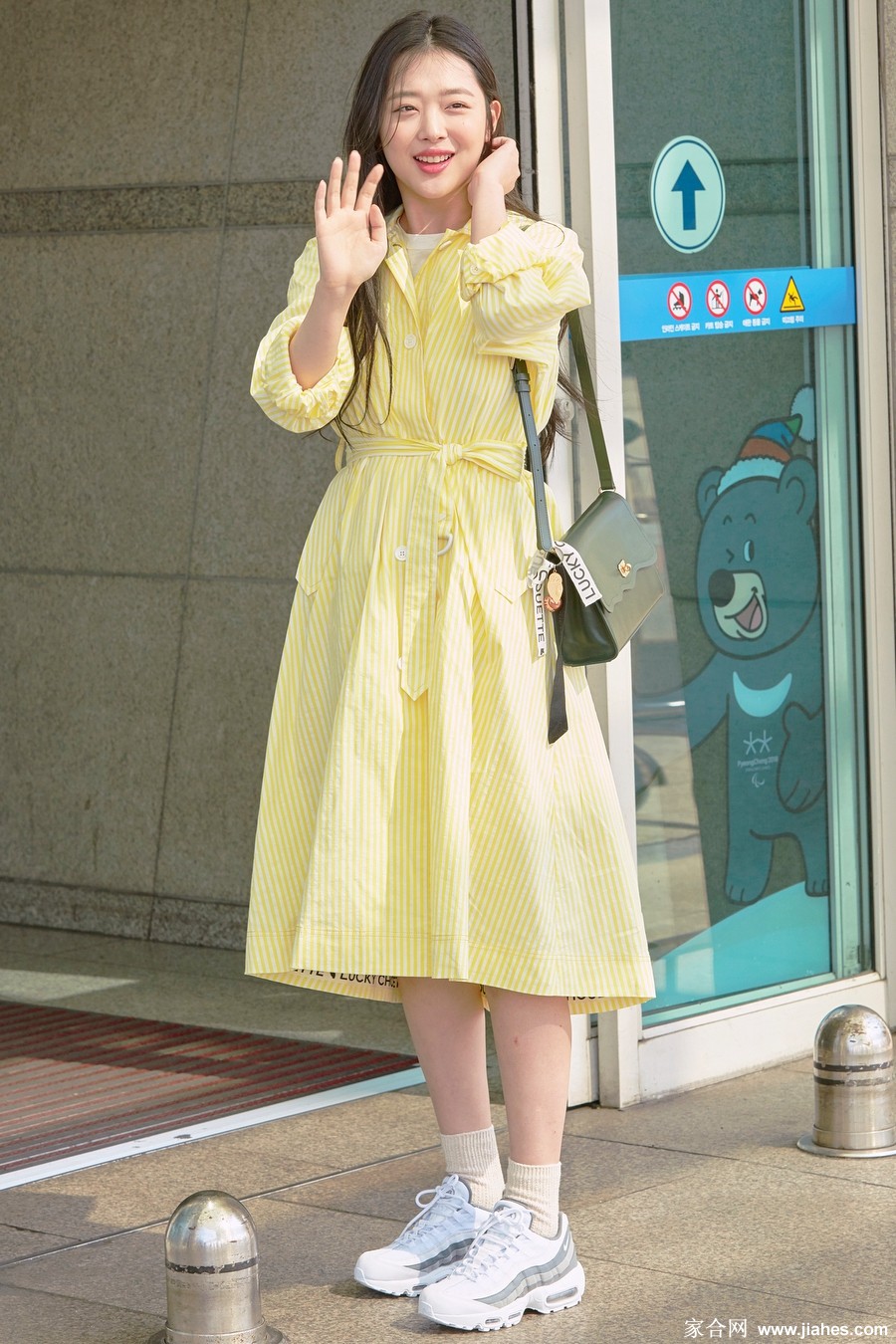 F(x)崔雪莉(Sulli)素颜照,黑丝袜,恨天高,超短裙,脚丫,大白腿,pantyhose,stocking,leg[17]