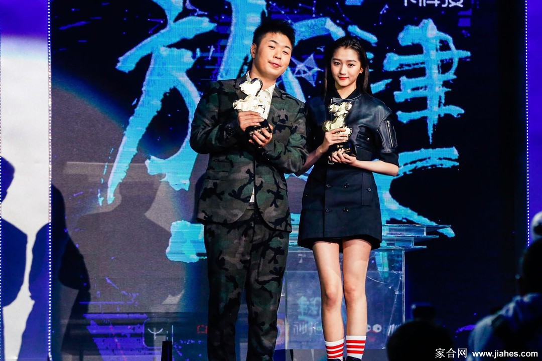 关晓彤丝袜高跟长腿生活照,黑丝超短裙性感照[2]