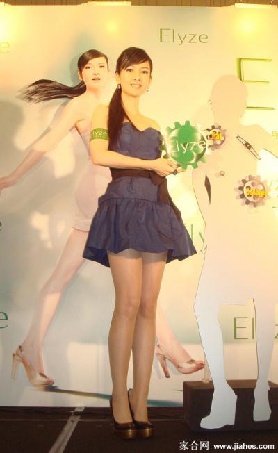 周慧敏肉丝美腿女神风采依旧