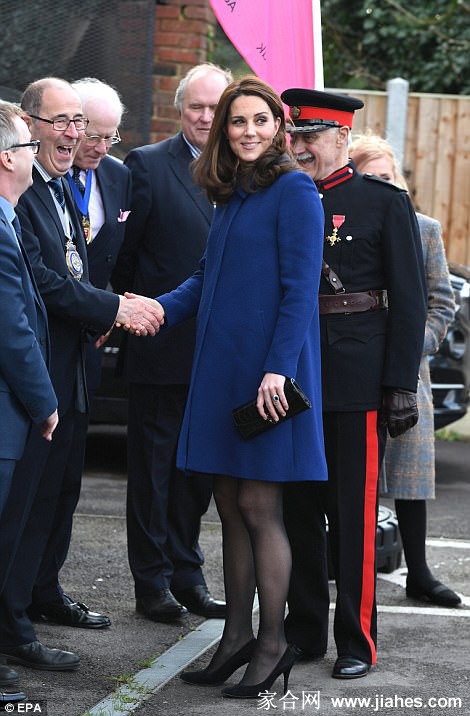 凯特・米德尔顿王妃(Kate Middleton)素颜照,黑丝袜(pantyhose tights),恨天高(highheels),超短裙(upskirt),脚丫,大白腿[4]