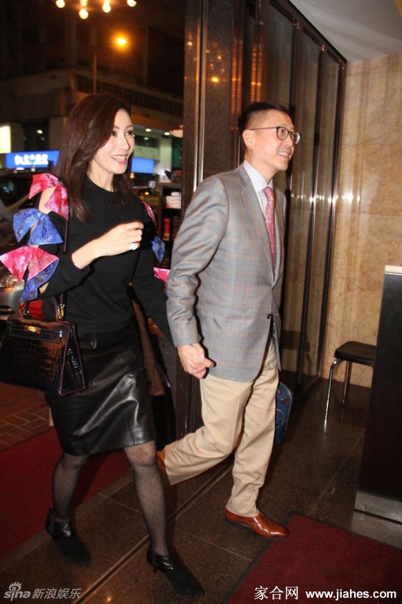 李嘉欣丝袜高跟长腿生活照,黑丝袜性感照性感短裙[3]