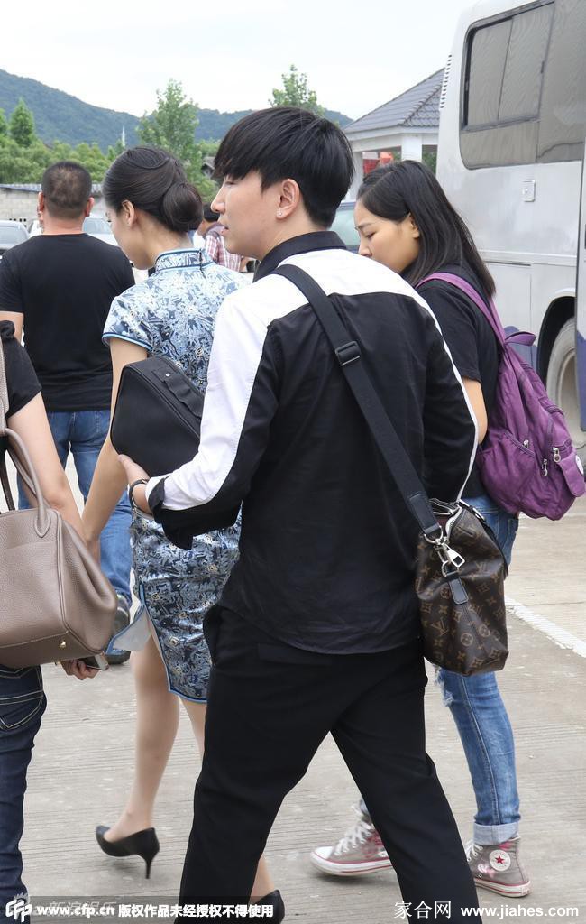 黄圣依美腿,黄圣依肉丝,黄圣依大长腿,黄圣依现场照,黄圣依白丝袜,黄圣依牛仔裤,黄圣依性感照[7]