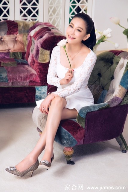 李斯羽超短裙美腿高跟时尚写真[6]