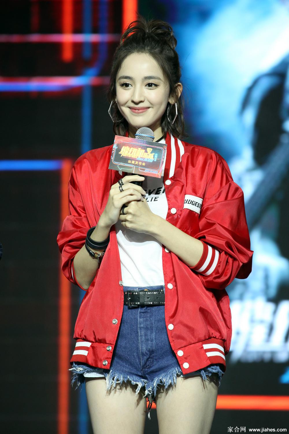 古力娜扎美脚,古力娜扎厚丝袜,古力娜扎下半身,古力娜扎黑皮裤,古力娜扎美腿炮架,古力娜扎紧身裤[3]