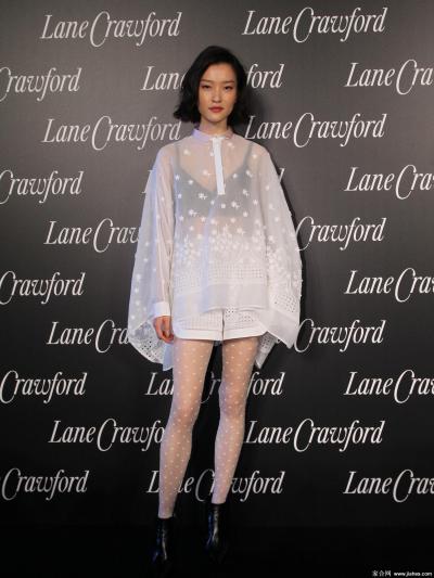 名模杜鹃白丝袜美腿现场照