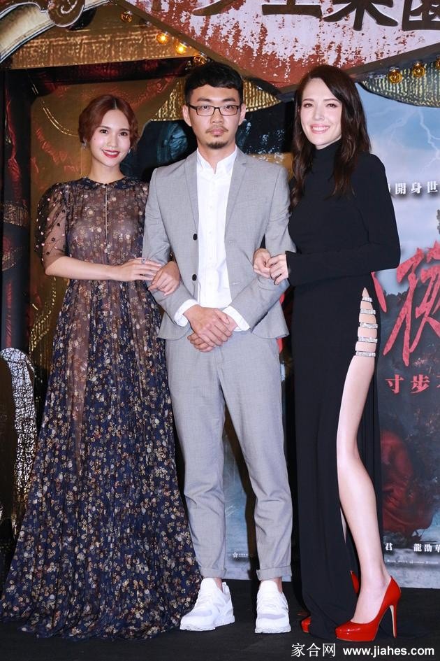 名模许玮甯身着开叉礼服露白嫩大腿[3]