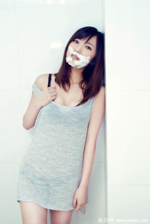 性感美女模仿范冰冰刮胡子造型[5]