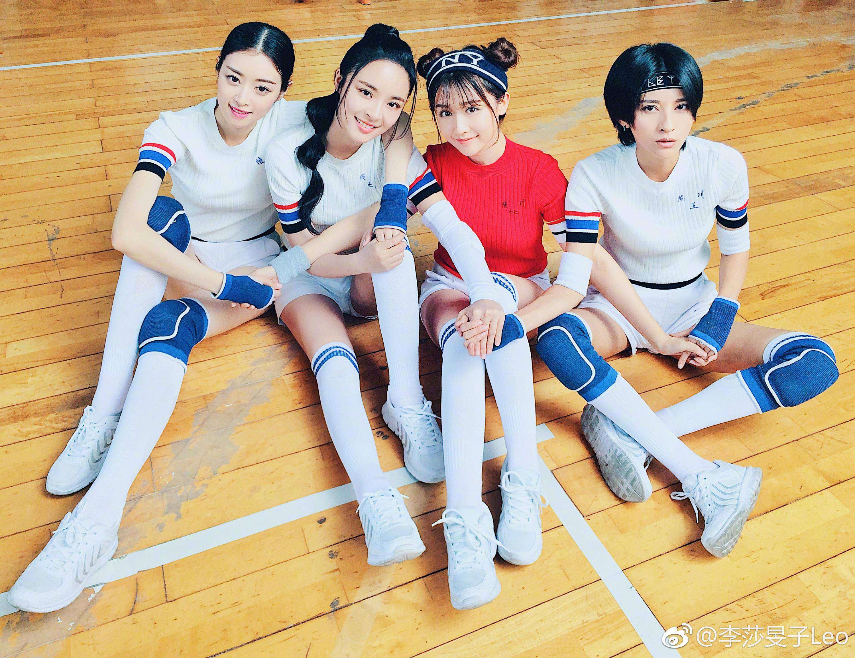 湖南卫视女主持人(主播)李莎旻子白色丝袜运动鞋写真图片[4]