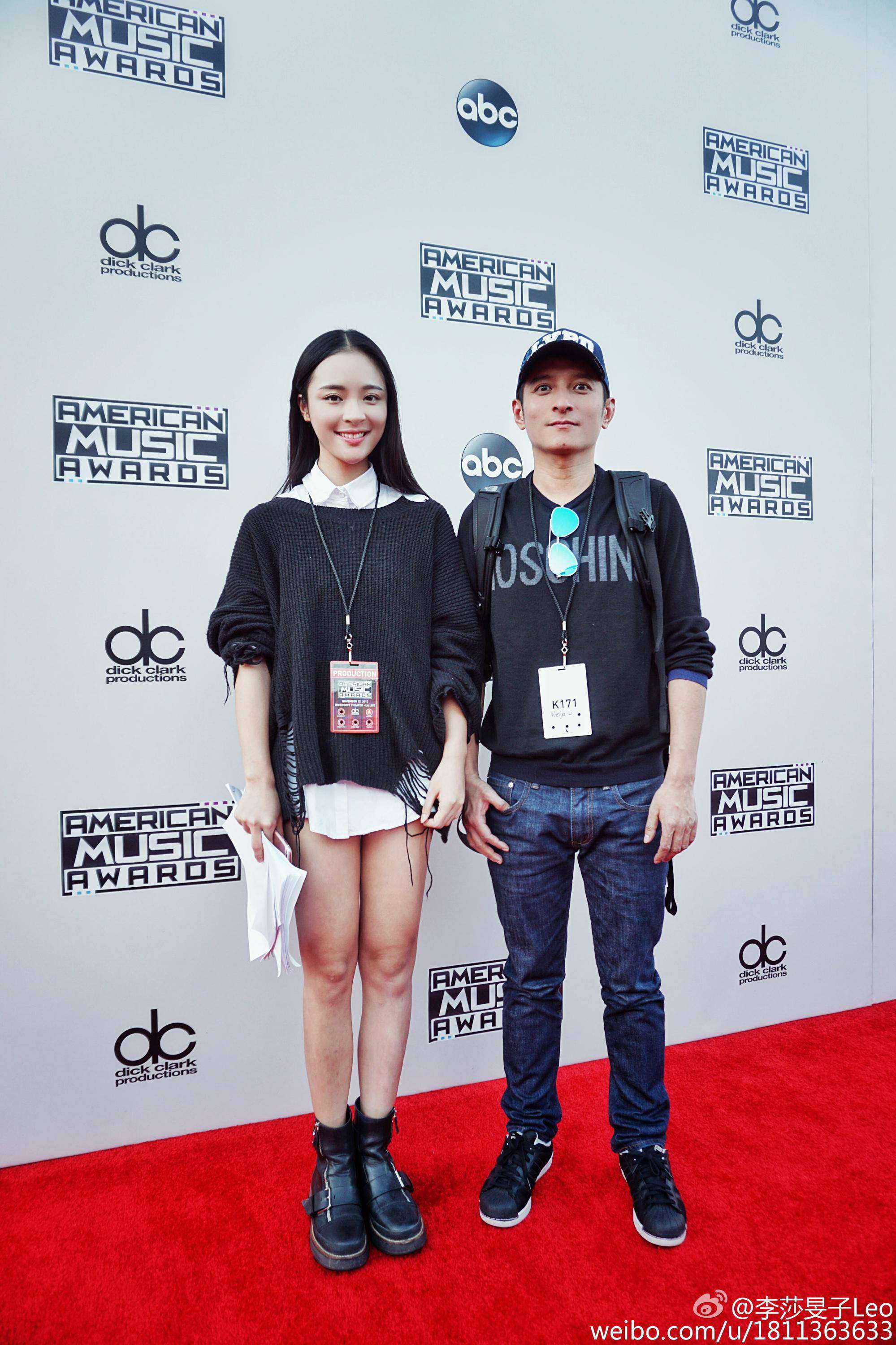 湖南卫视女主持人(主播)李莎旻子短裤长腿运动鞋写真图片[3]