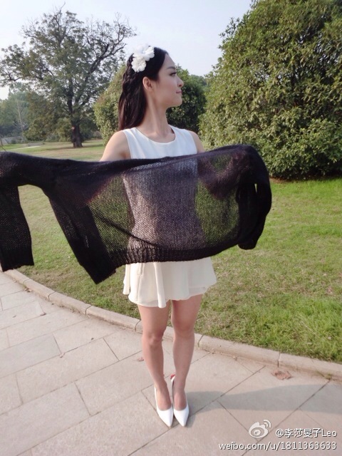湖南卫视女主持人(主播)李莎旻子丝袜美腿户外写真图片[2]