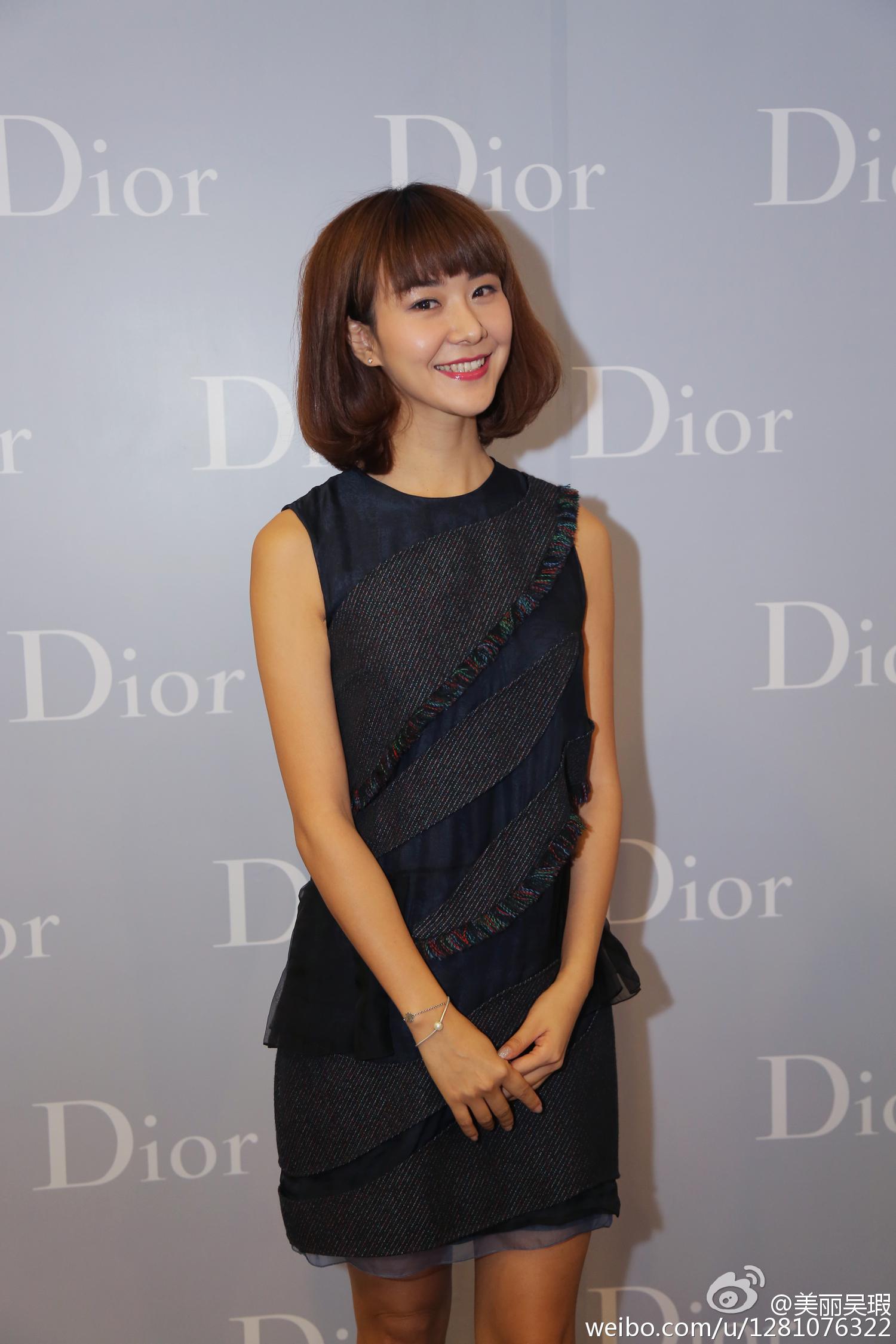 广东电视台女主持人(主播)吴瑕黑丝袜美腿高跟性感诱惑