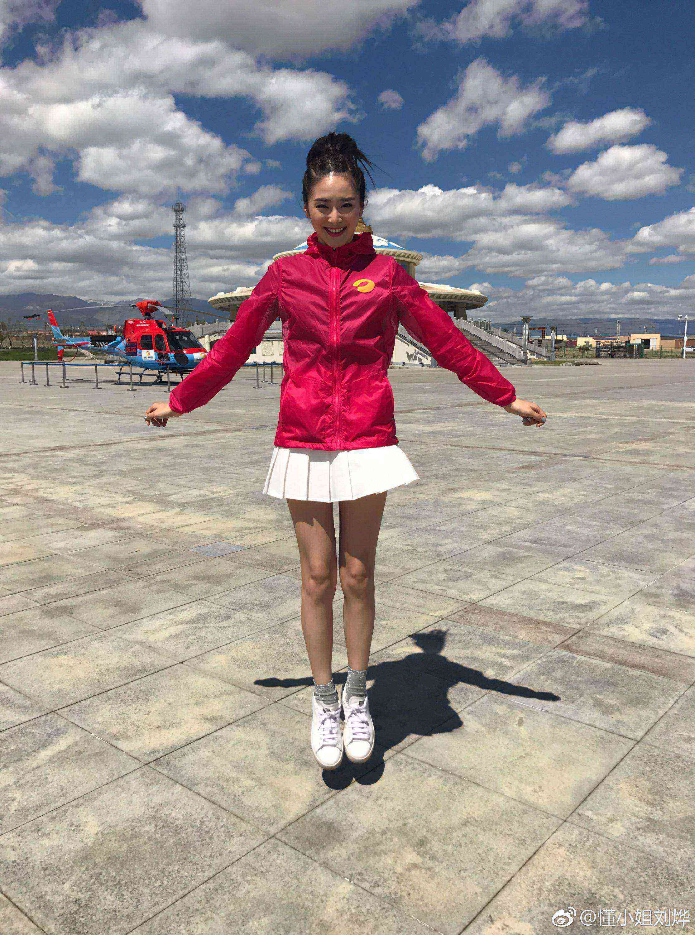 湖南卫视女主持人(主播)刘烨户外丝袜美腿街拍图片[15]