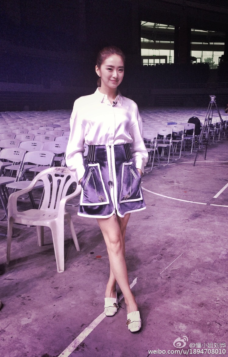 湖南卫视女主持人(主播)刘烨现场制服丝袜美腿高跟图片[15]
