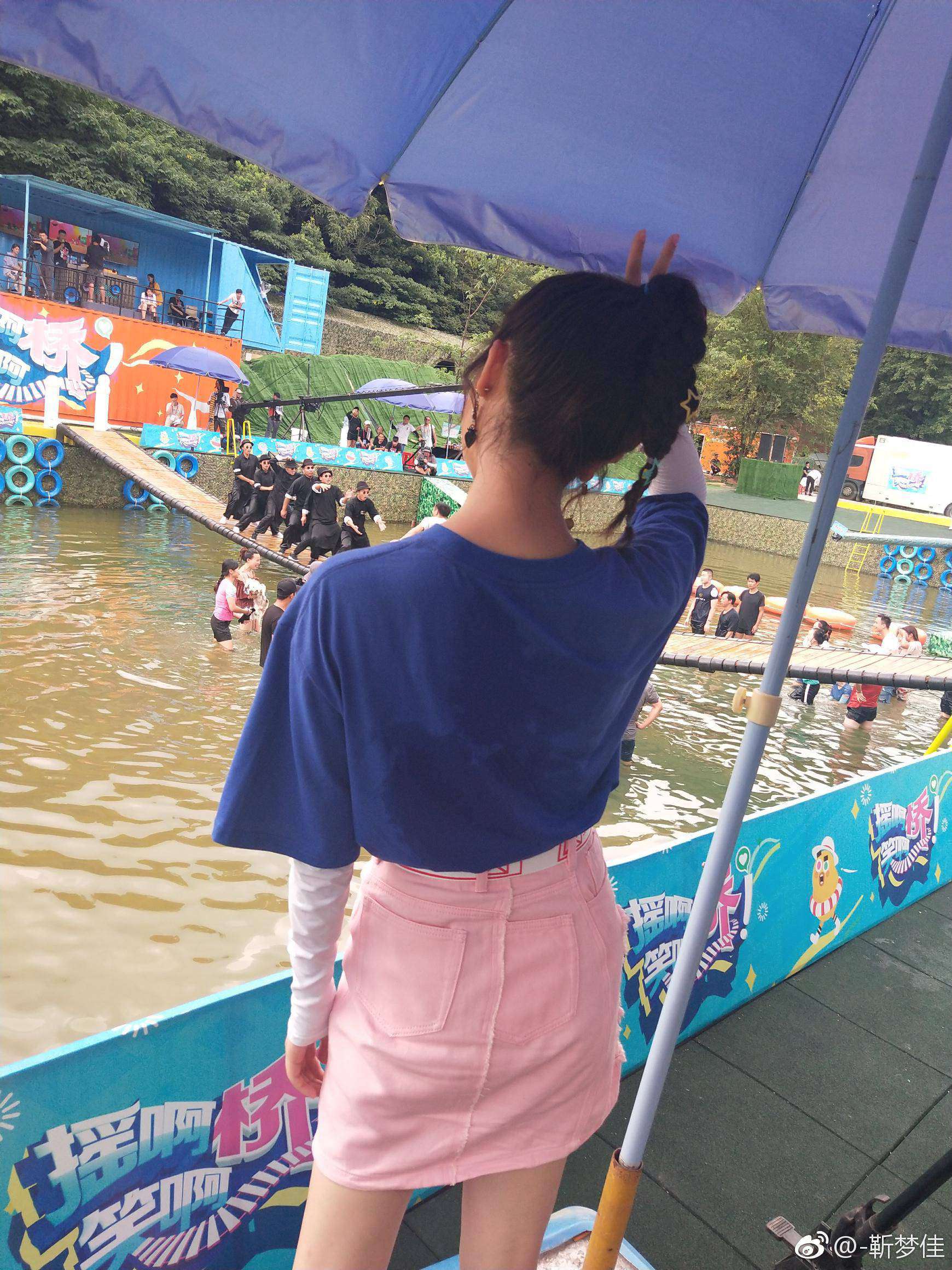 湖南卫视女主持人(主播)靳梦佳黑丝袜美腿高跟性感诱惑[2]